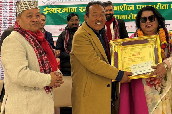 साहित्यकार उषा शेरचन पुरस्कृत